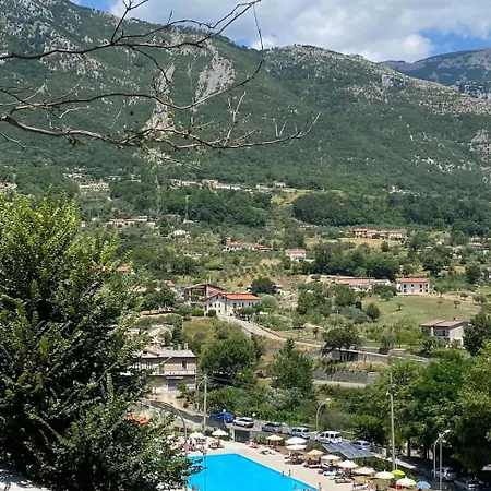 La Terrazza Su Monte Mutria Couette-café